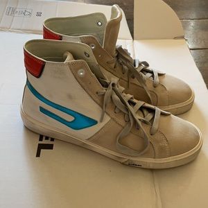 10.5 inch Mens Diesel White Sneakers, Brand new only wore one time.